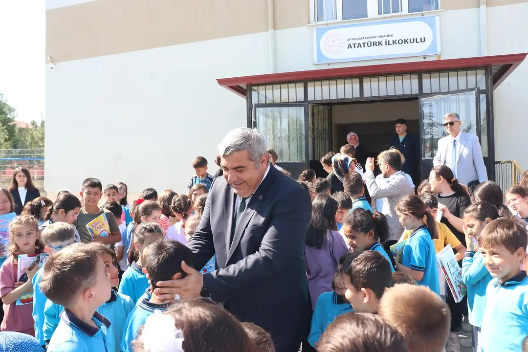 Öğrencilere tatil hediyeleri verildi