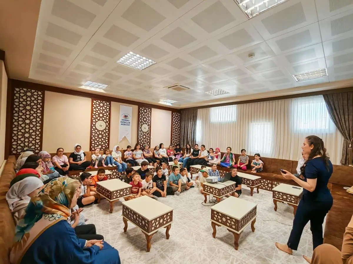 Sandıklı Gençlik Merkezi'nde afet bilinci eğitimi