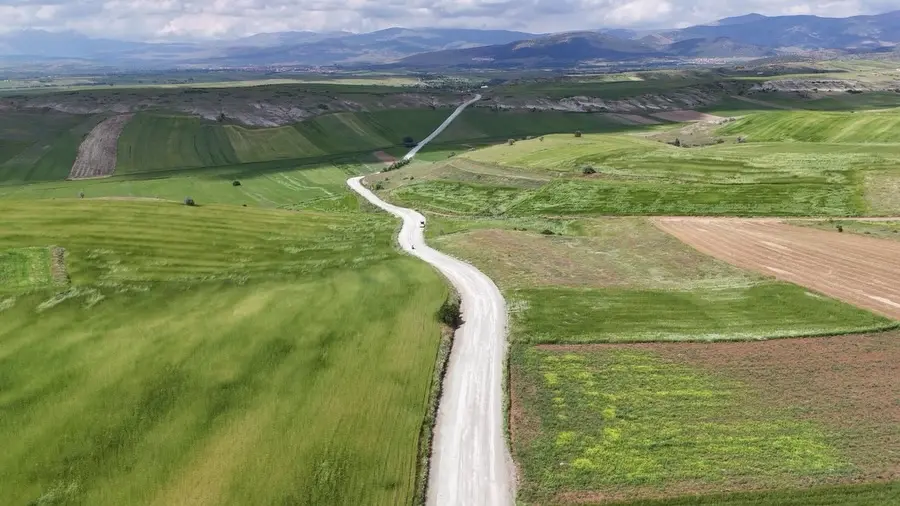 Yalvaç'ta Yol Çalışmaları Devam Ediyor