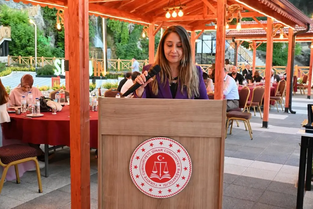 Dinar'da Hakim ve Savcılara Veda Yemeği Düzenlendi