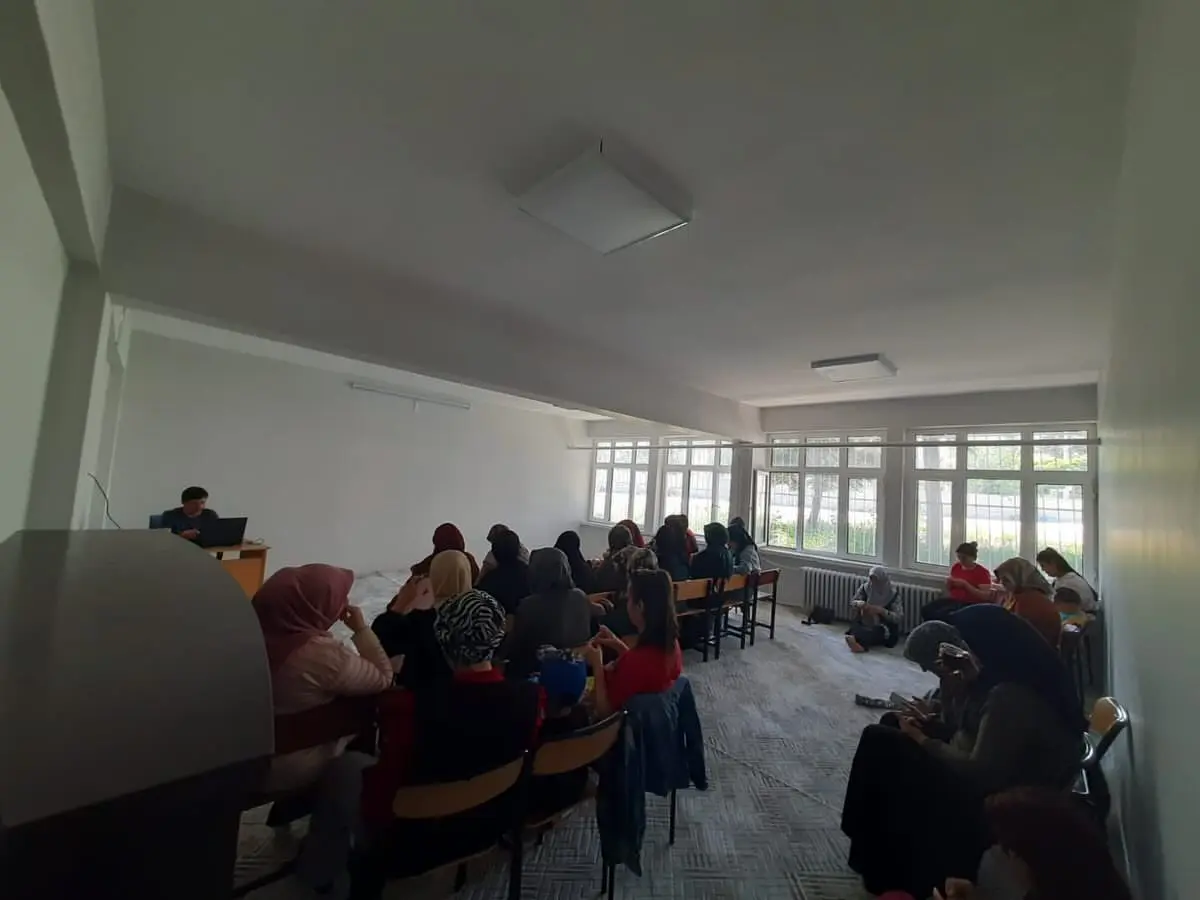Bolvadin'de aile ve akran zorbalığı eğitimleri verildi