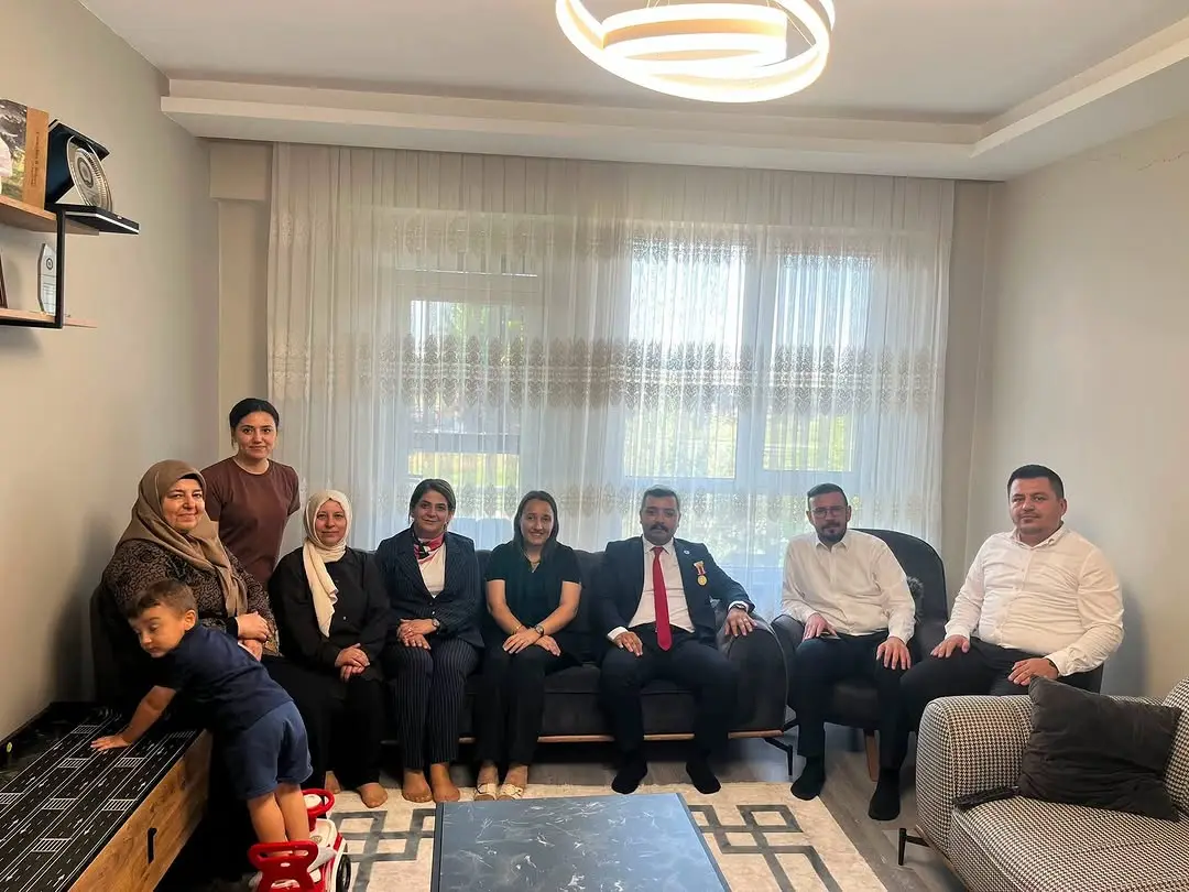 Kadın Kolları Başkanı gaziyi ziyaret etti
