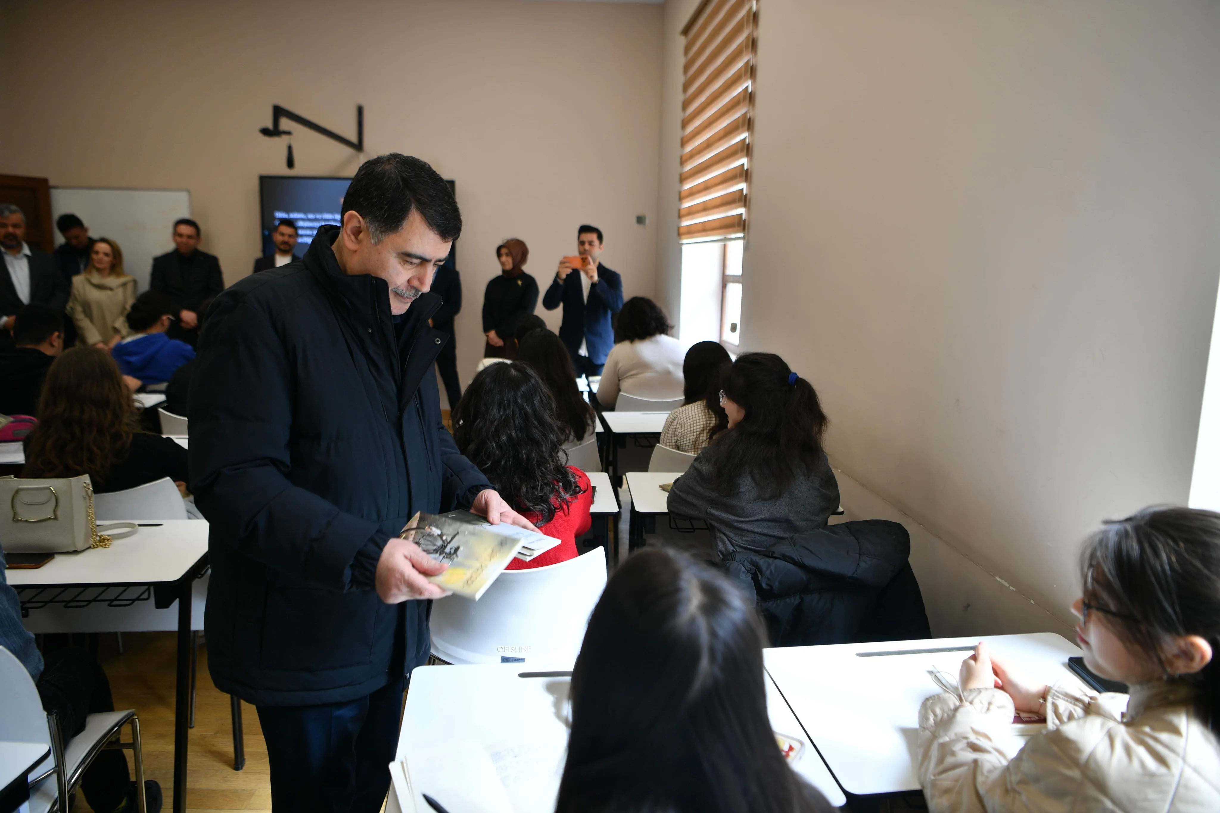 Vali Şahin'den Öğrencilere Ziyaret