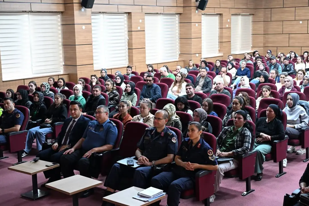 Uşak'ta Okul Bahçe Görevlilerine Eğitim Verildi