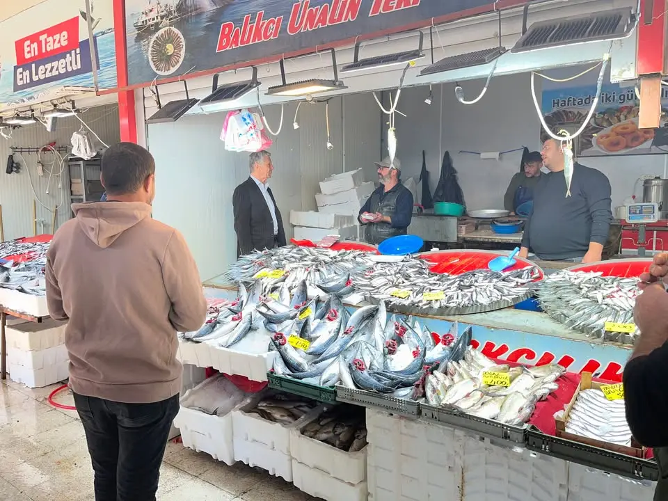 Eşme Belediyesi Balık Pazarı'nı Ziyaret Etti