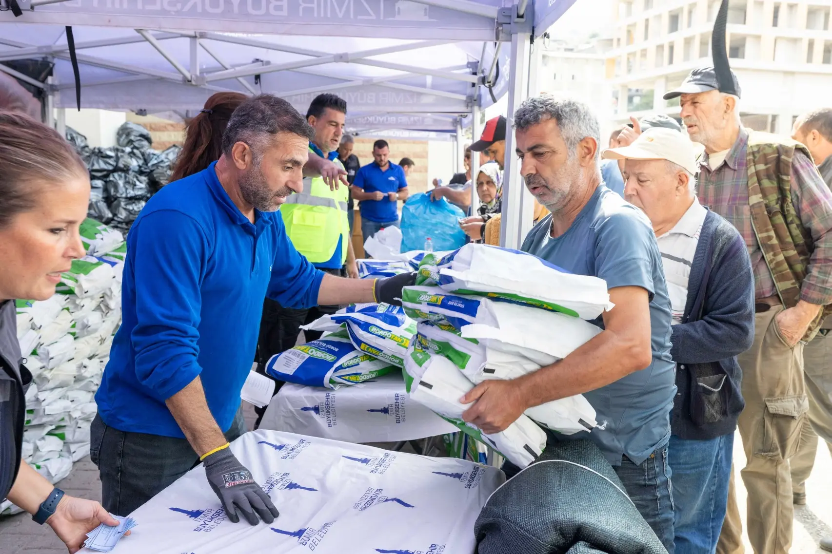 İzmir'de Zeytin Üreticilerine Destek