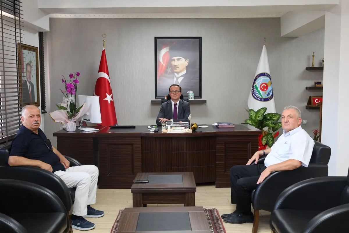 Ak Parti Üyeleri Kaymakamı Ziyaret Etti