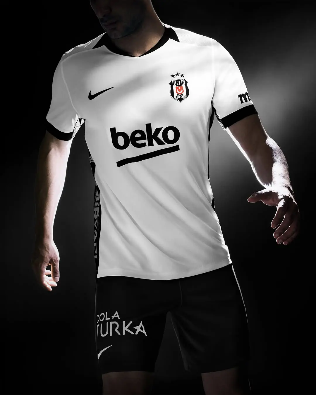 Beşiktaş 2026/27 iç saha formasını tanıttı