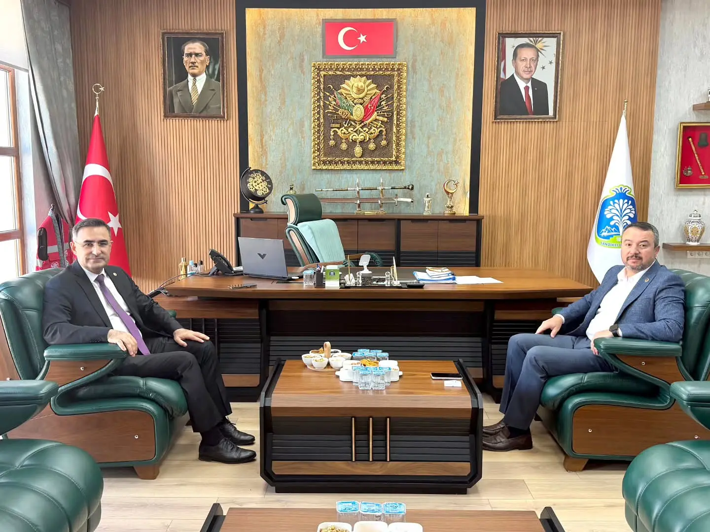 Hasan Arslan, Sandıklı Belediye Başkanı'nı ziyaret etti