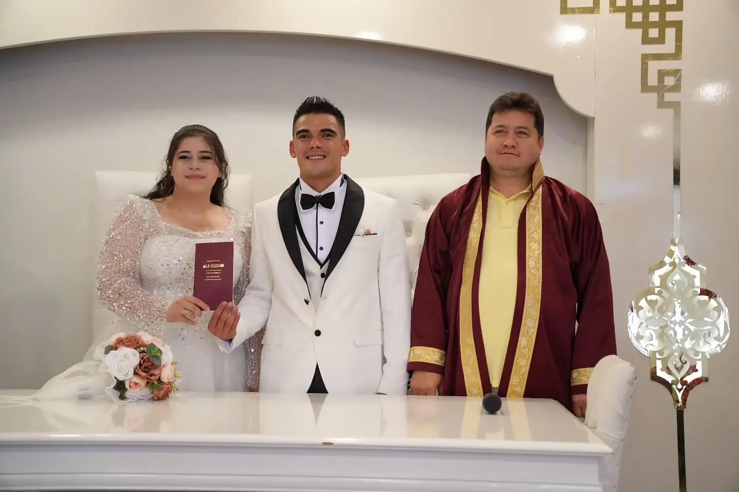 Başkan AYNACI yeni çiftin nikahını kıydı