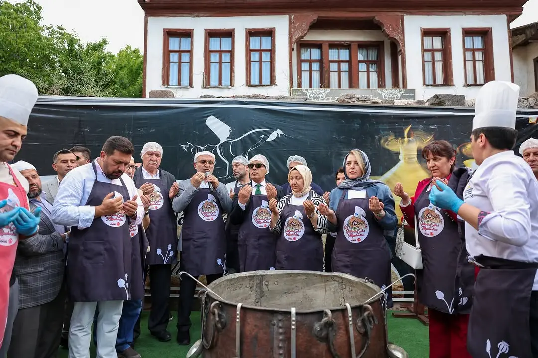 Mevlevi Türbe Camii'nde Aşure Duası Yapıldı