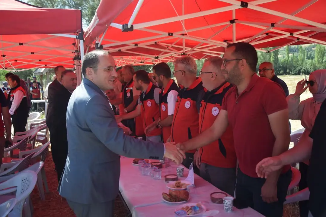 Çay'da Taner Ekmeklik Buğday Hasadı Programı Düzenlendi