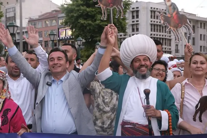 Sivrihisar'da Kültür ve Sanat Festivali Korteji Düzenlendi