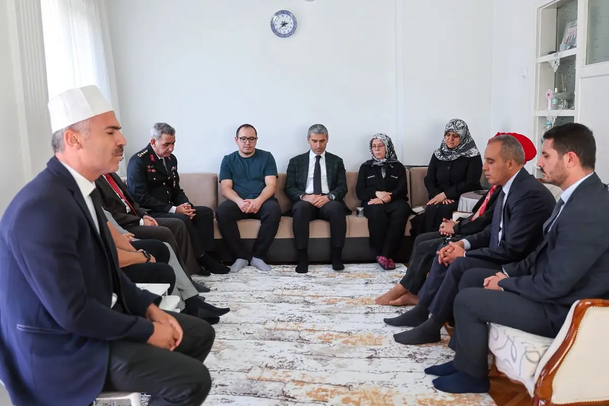 Vali Aktaş, şehit polis ailesini ziyaret etti