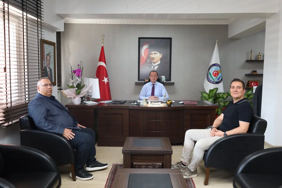 Dinar'da İş Bankası Müdürü Kaymakam'ı Ziyaret Etti