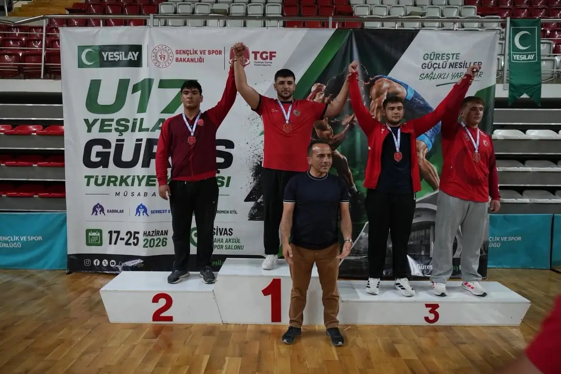 Afyonkarahisar U-17 Güreşçilerinden İki Türkiye Şampiyonluğu