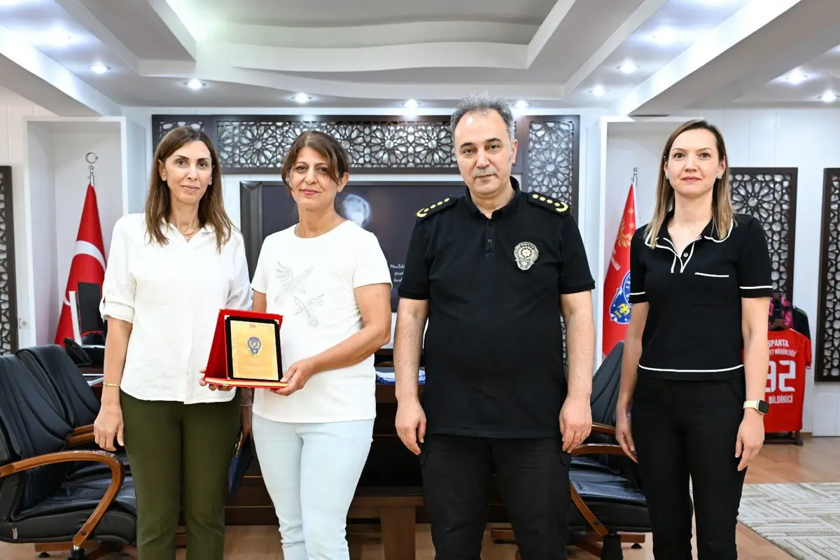 Emekli Polis Memuruna Plaket Töreni