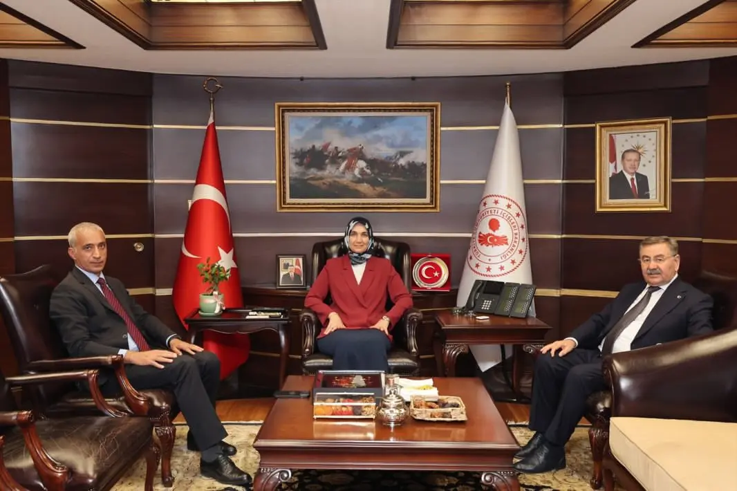 Gölbaşı Kaymakamı ve Belediye Başkanı Bakanlıkta Toplandı