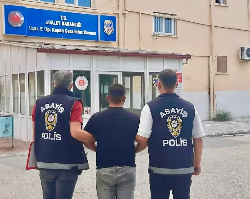 Uşak'ta Aranan İki Şahıs Yakalandı