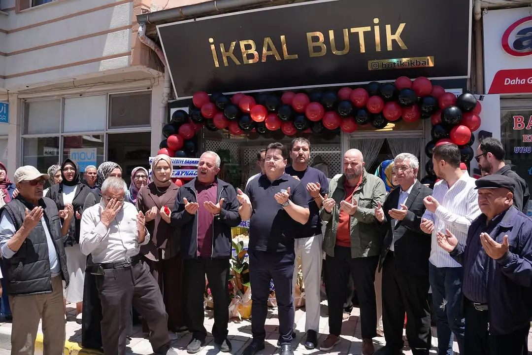 İkbal Butik'in açılışı düzenlenen törenle gerçekleşti