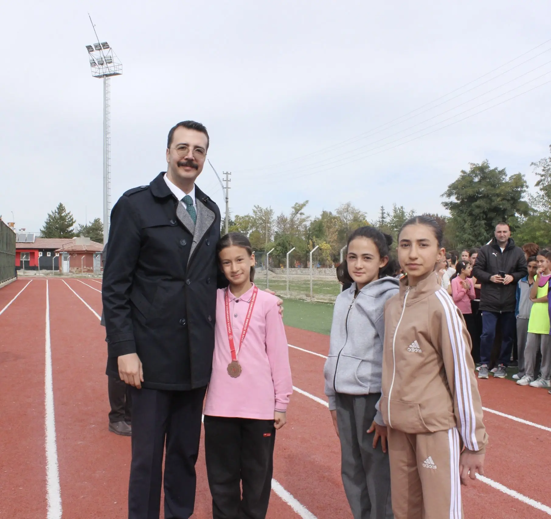 Atletizm Yarışmalarında Başarı Ödülleri Verildi