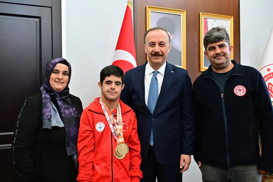 Isparta Valiliği'nde Adem Baş'a Teşekkür