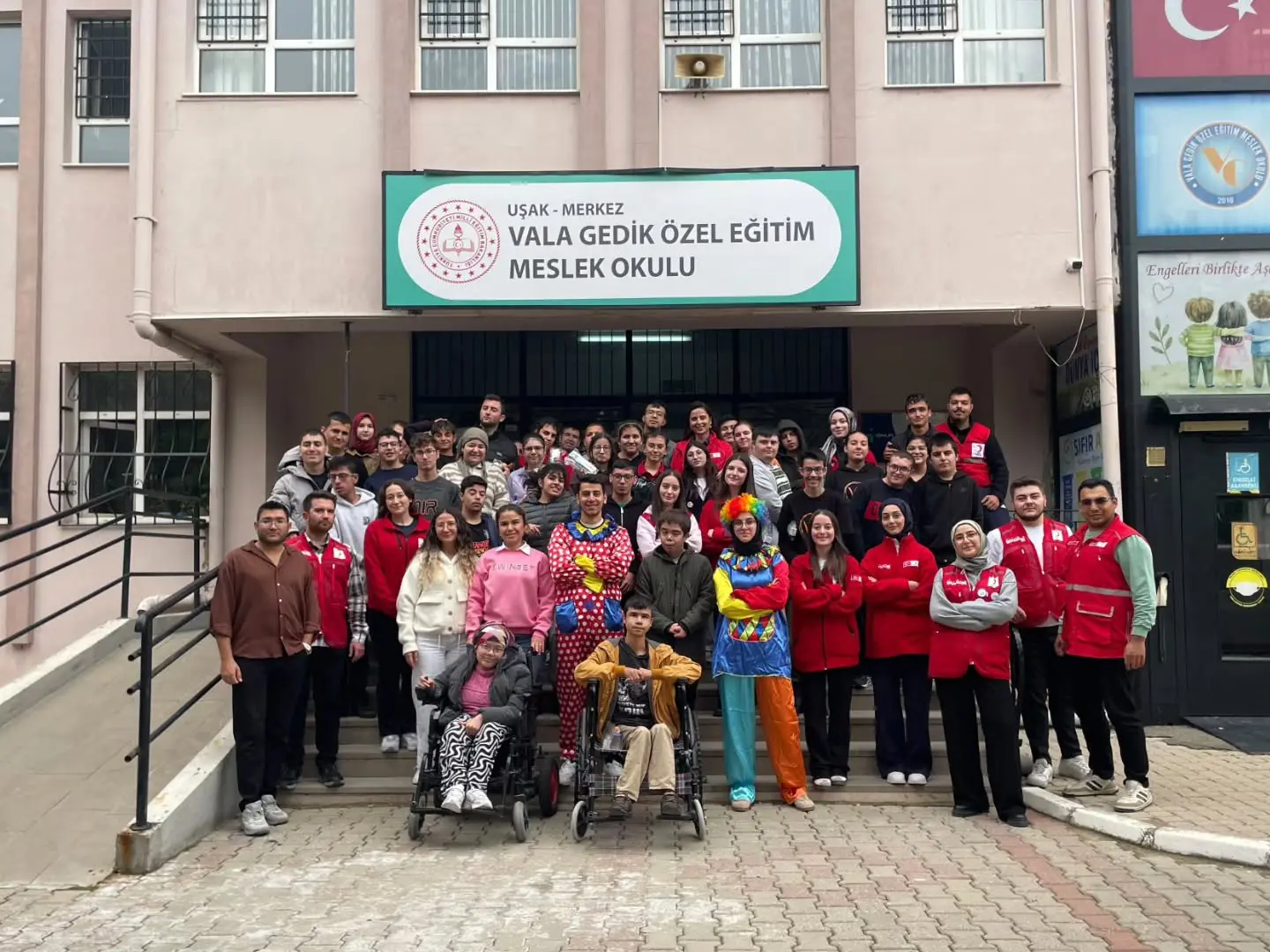 Genç Kızılay Uşak'tan Özel Eğitim Ziyareti