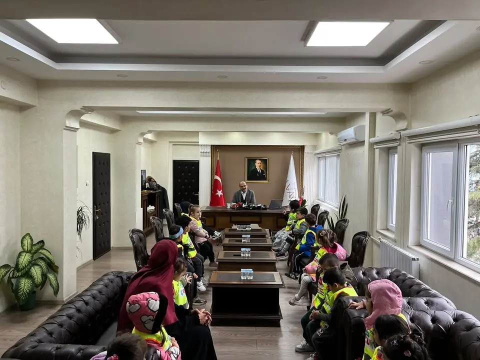 Kur'an Kursu Öğrencileri Kaymakam'ı Ziyaret Etti