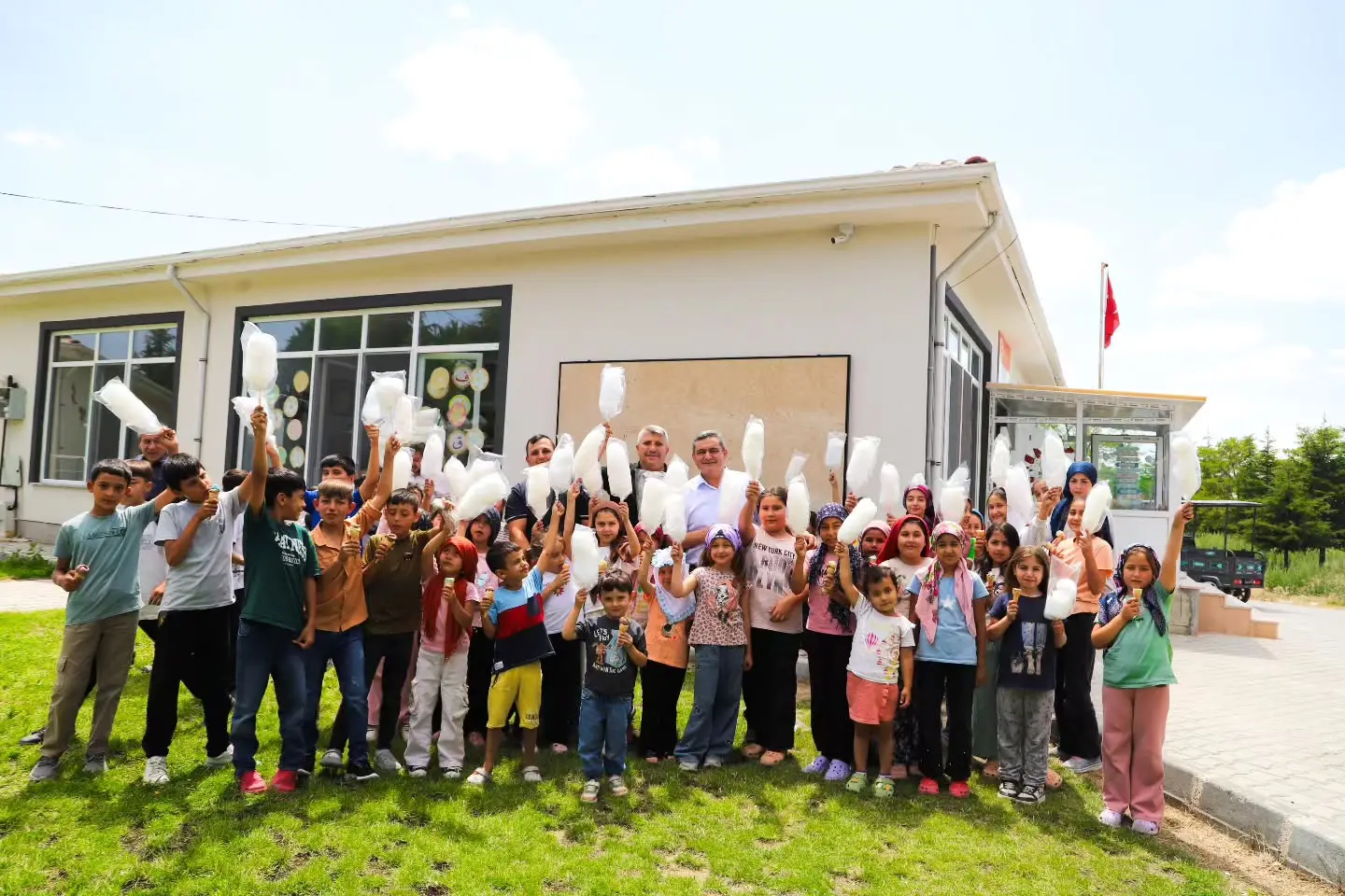 Yaz kurslarıyla çocuklarla bir araya gelindi