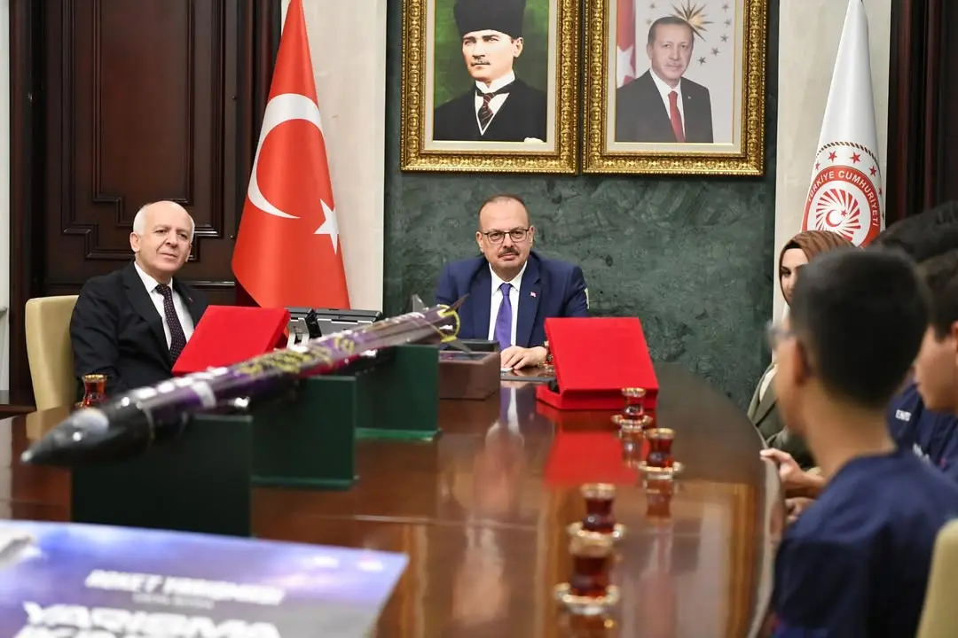 Vali Canbolat, Miraç Takımı'nı kabul etti