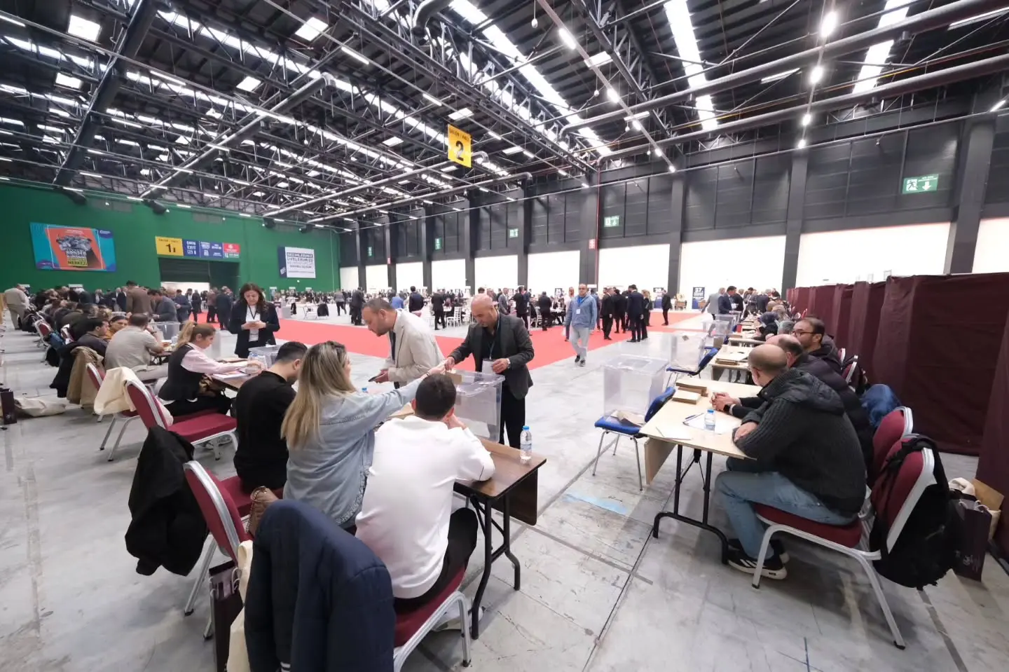 Üyelerin Yoğun Katılımıyla Seçimler Devam Ediyor