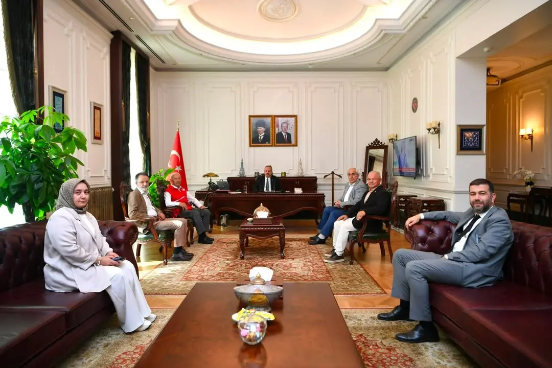 Vali Canbolat, Kızılay Yöneticilerini Kabul Etti