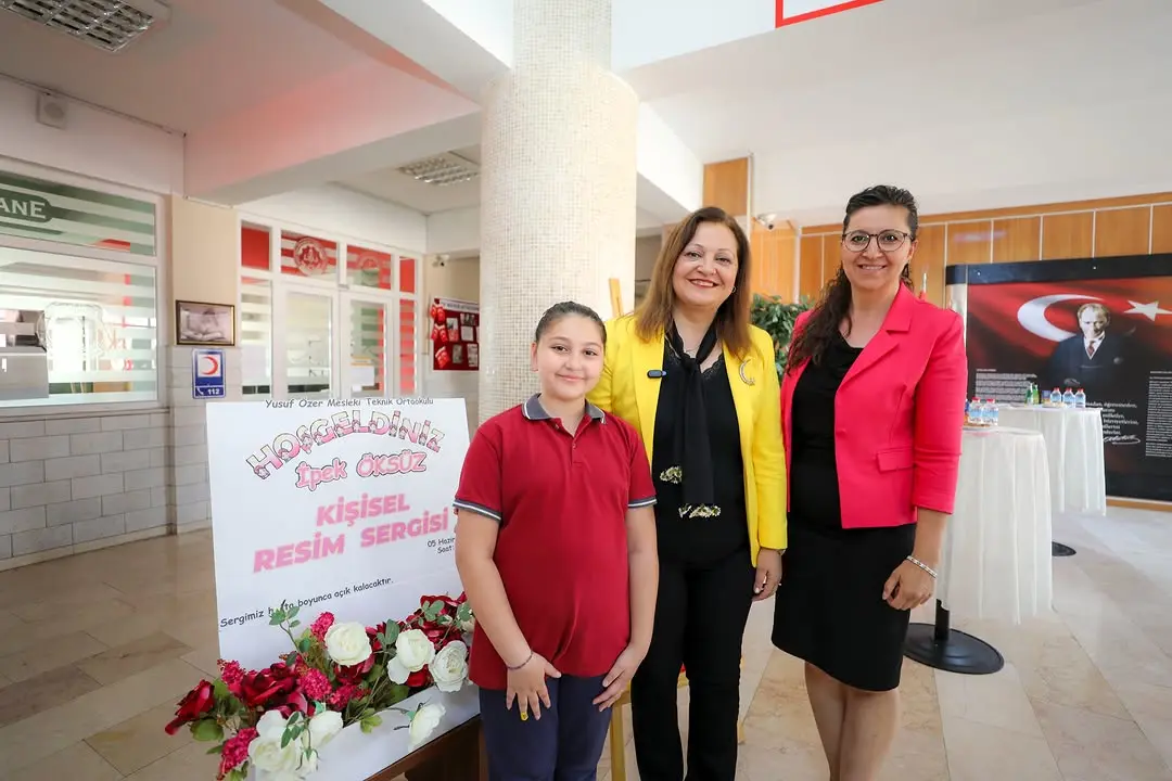 İpek Öksüz'ün resim sergisi ziyaret edildi