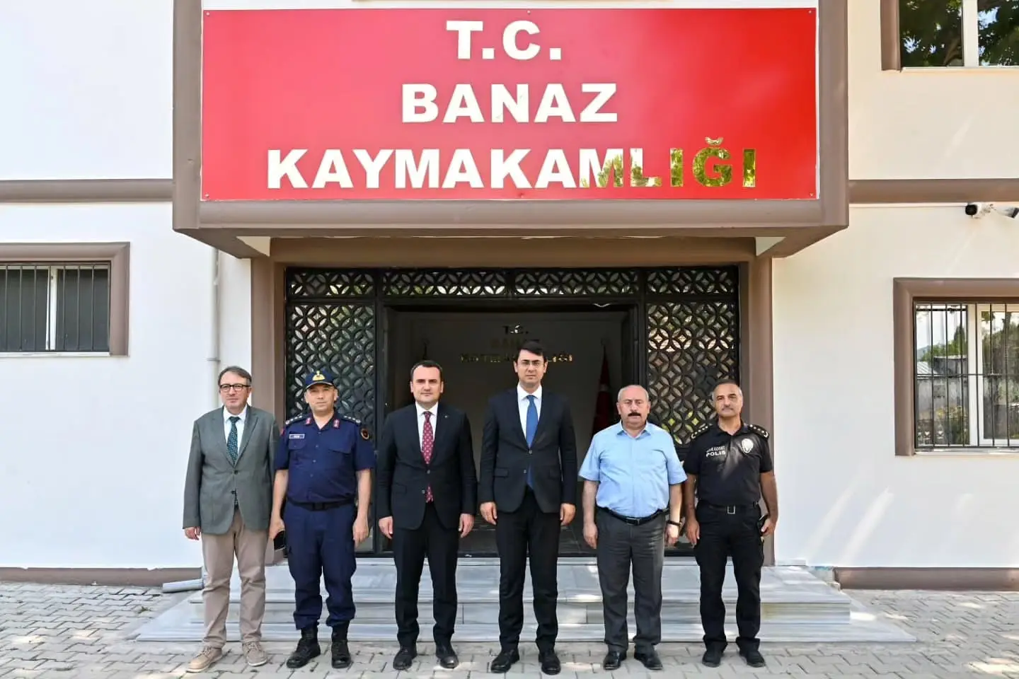 Vali Serdar Kartal Banaz Kaymakamlığını Ziyaret Etti