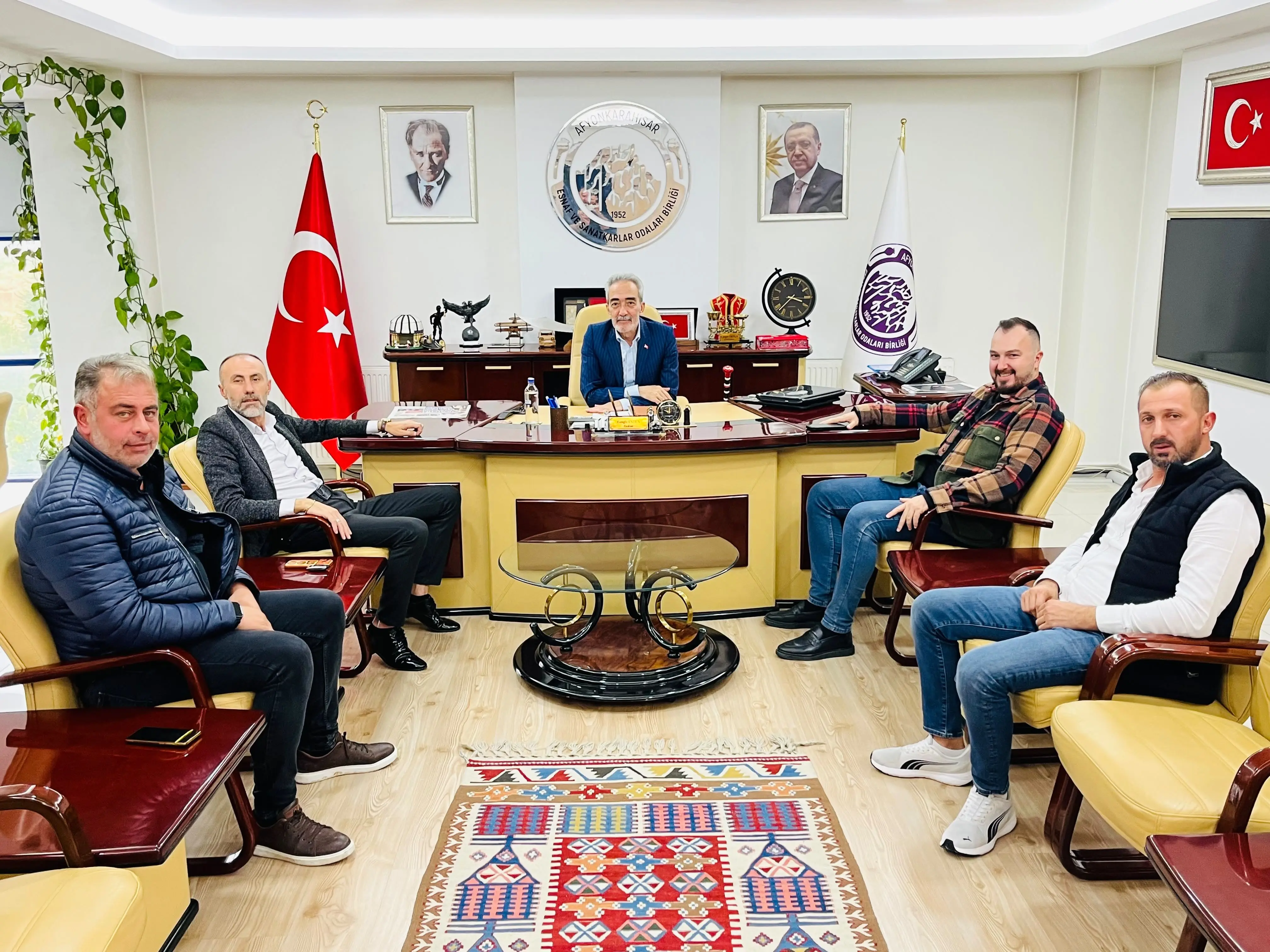 Sinanpaşa Esnafından Hayırlı Olsun Ziyareti