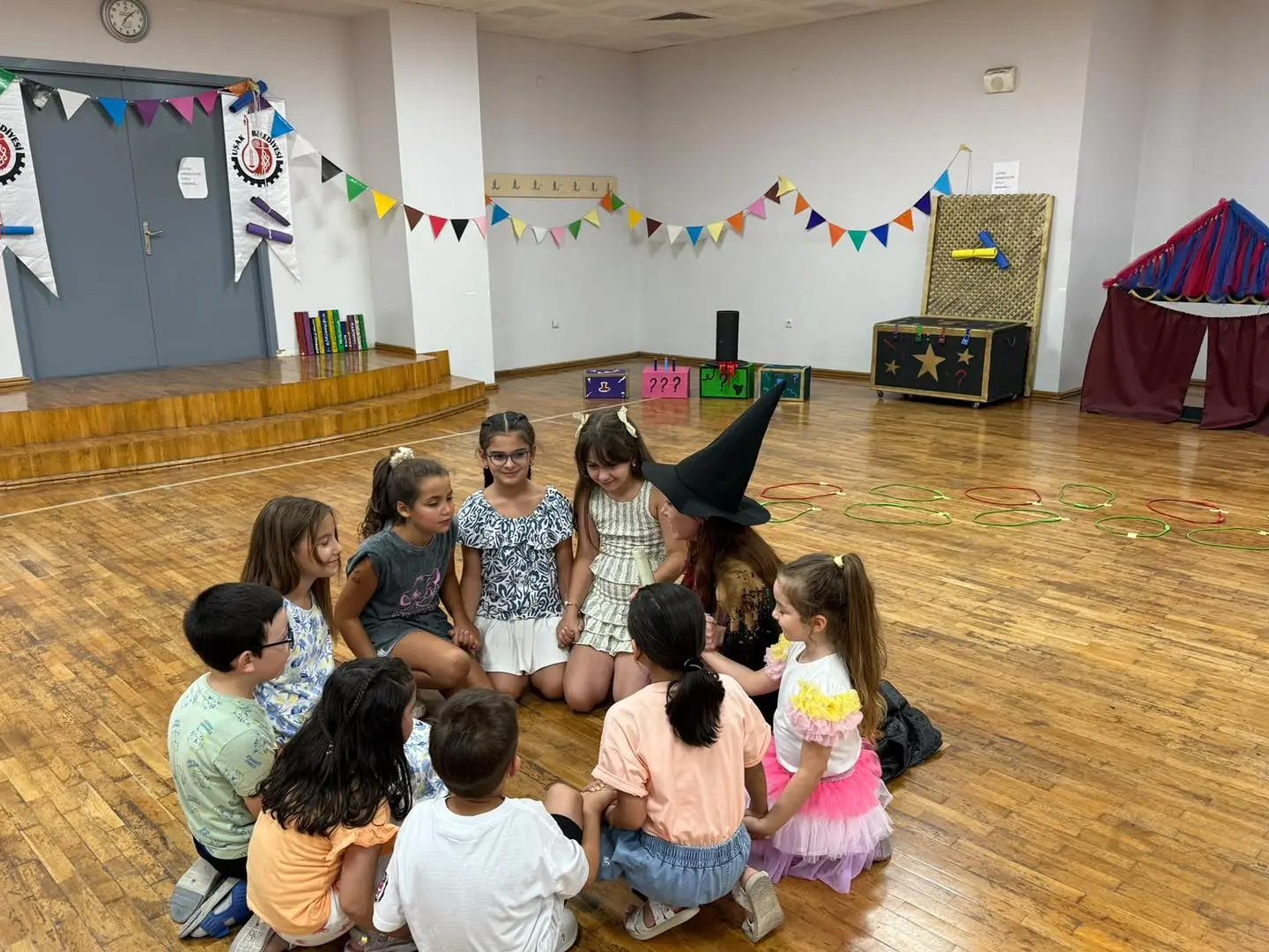 Uşak'ta 'Kayip Sihir' Oyunu Sahnelendi
