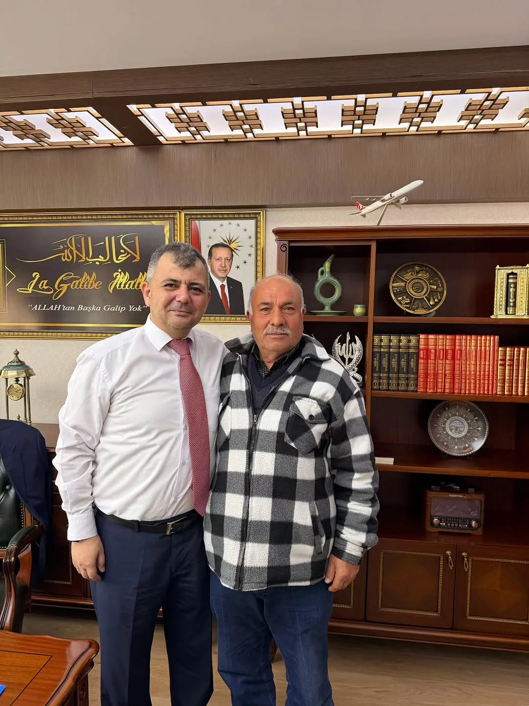 Emirdağ Belediye Başkanı Serkan Koyuncu'ya Emekli Mesai Arkadaşından Veda Ziyareti