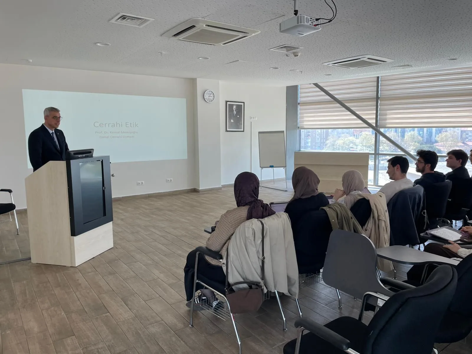 Cerrahi Etik dersi sağlık öğrencilerine anlatıldı