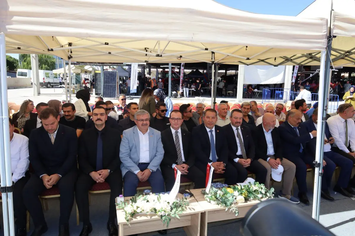 Dinar'da Tarım ve Hayvancılık Fuarı Açıldı