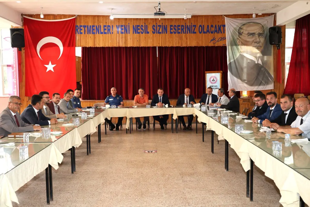 Eşme'de Okul Güvenliği Toplantısı Yapıldı