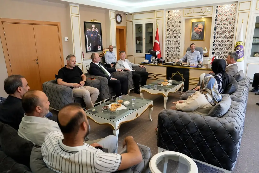 AK Parti İlçe Başkanları Tavşanlı Belediyesi'ni Ziyaret Etti