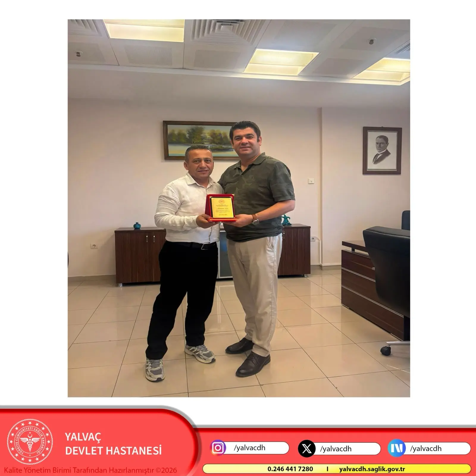 Emekli çalışan Ramazan Ateş'e plaket takdim edildi