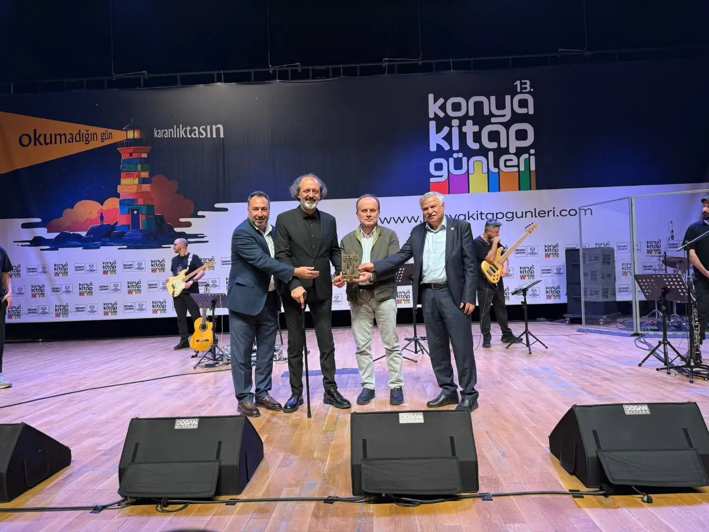 Konya Kitap Günleri'nde Yücel Arzen Konser Verdi