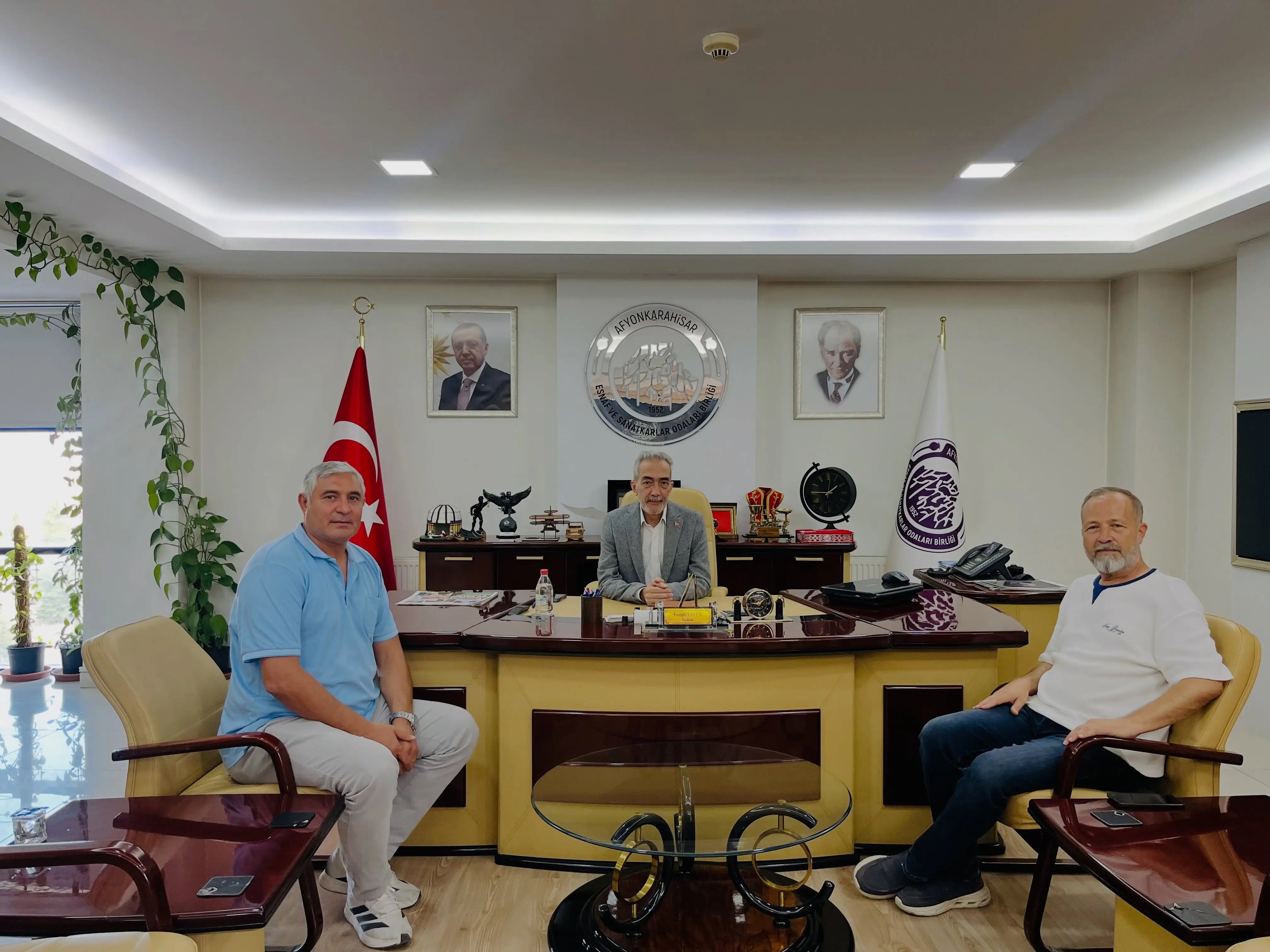 Gazi Lisesi yöneticileri esnaf odasını ziyaret etti