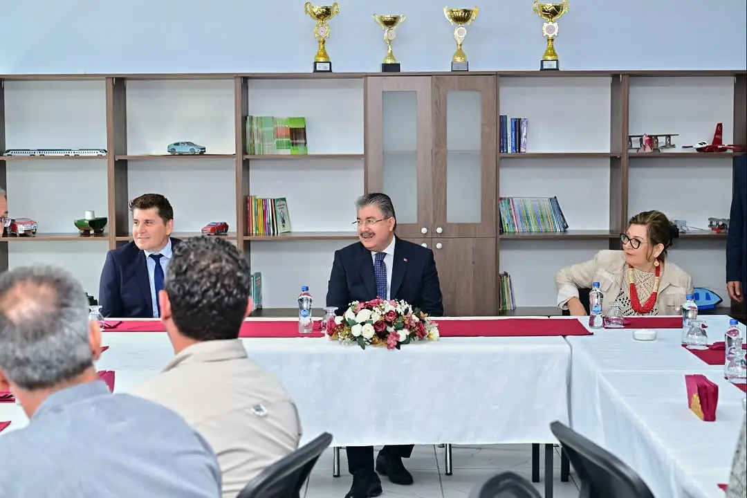Vali Yılmaz, Öğretmenlerle Buluştu