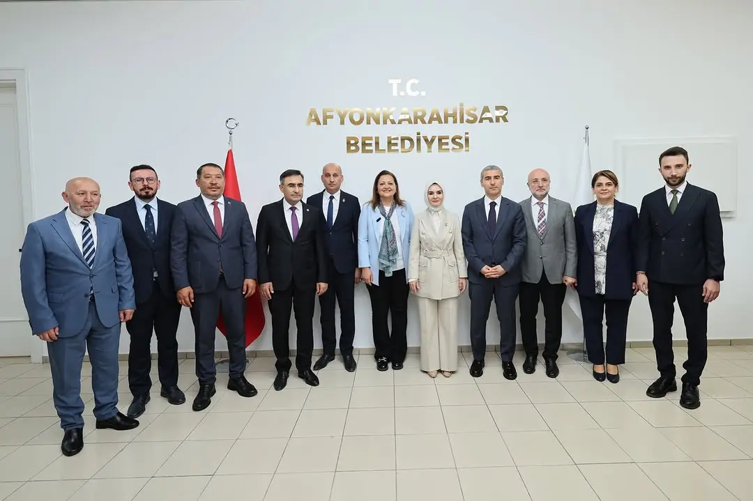 Bakan ve Validen Belediye Başkanı'na Ziyaret