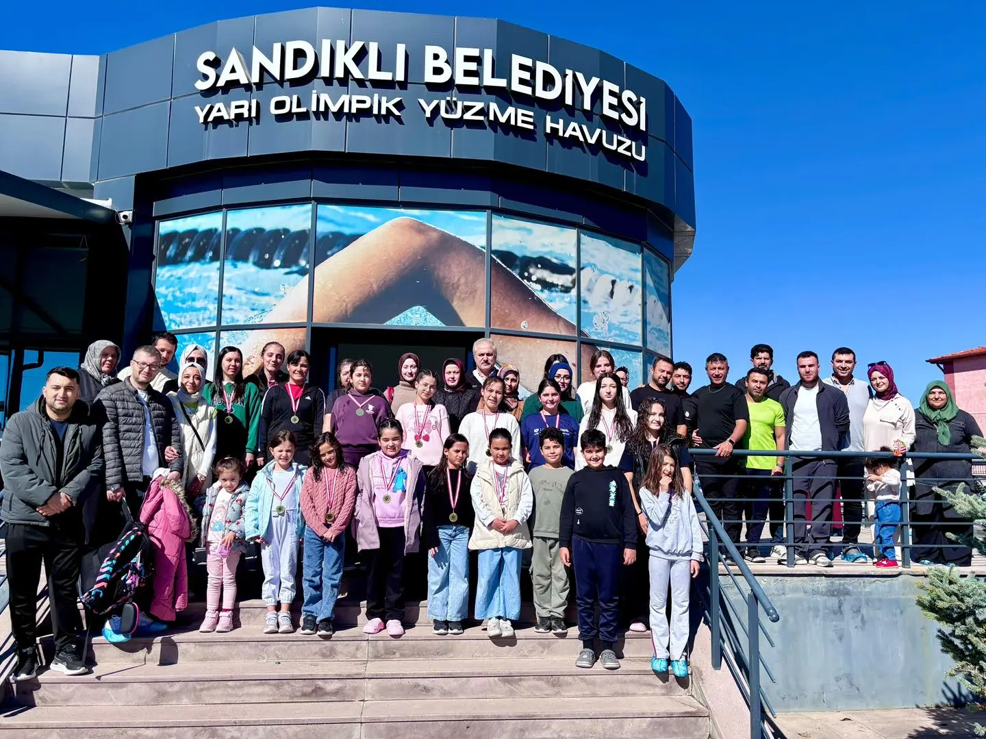 Cumhuriyet Coşkusu Yüzme Yarışlarında Yaşandı