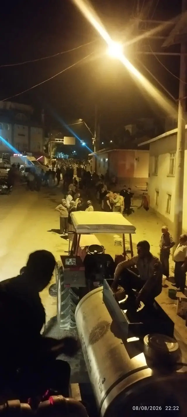 Çukurca'da Samanlık Yangını Kontrol Altına Alındı