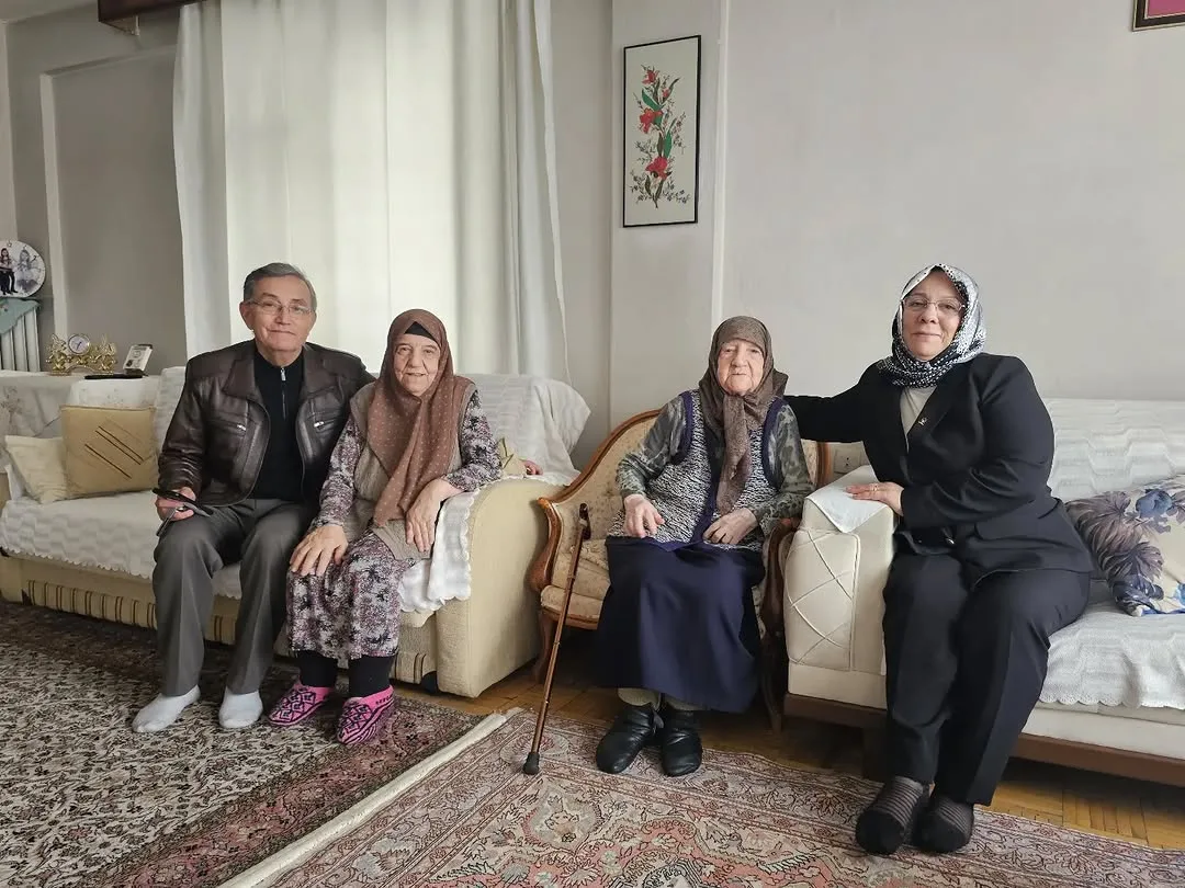 AK Parti Afyonkarahisar İl Kadın Kolları'ndan Şehit Ailesine Ziyaret