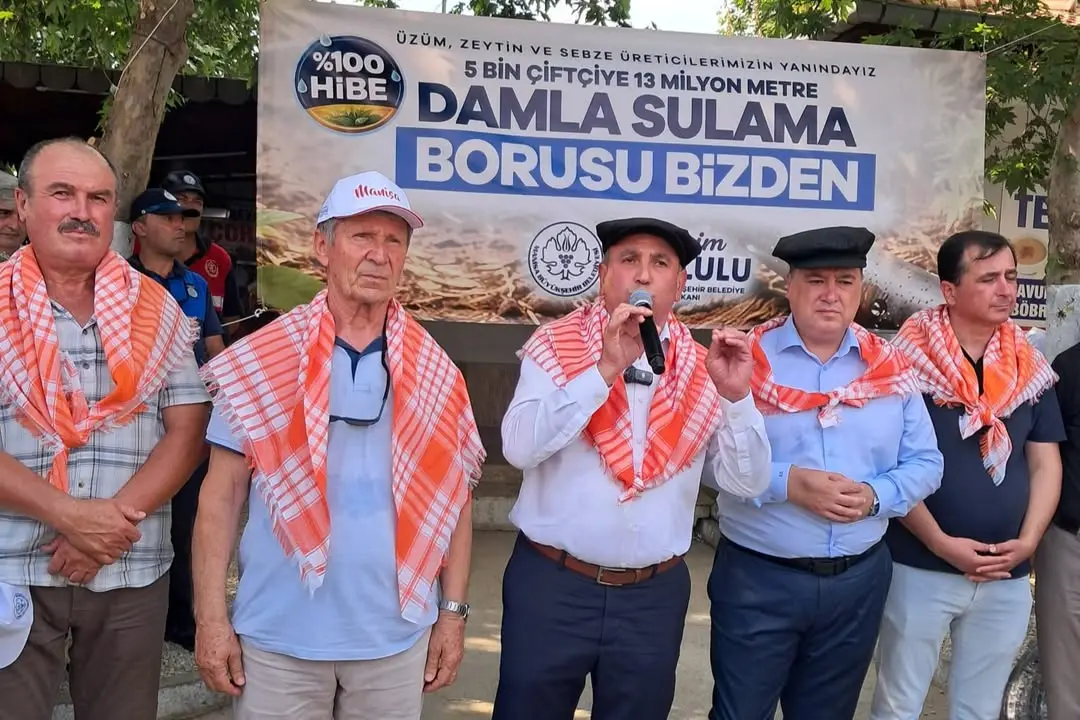 Eşme Belediyesi, sulama borusu dağıtımına katıldı